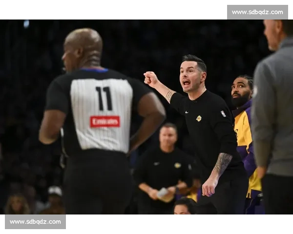 未上场的见证者：雷迪克与湖人的拼搏标杆